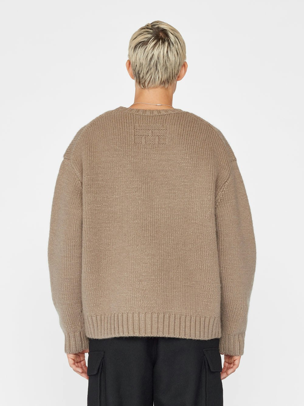 sweater back view alt:fit2